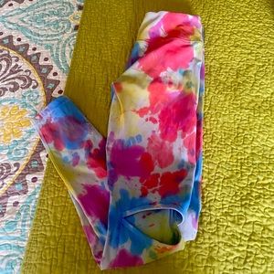 Vull Sport leggings, super cute and fun with open knee.